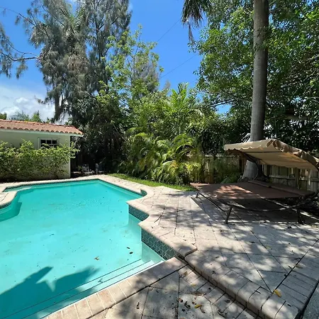 Hidden Miami Gem W Pool Bbq & Minutes To Beach-3