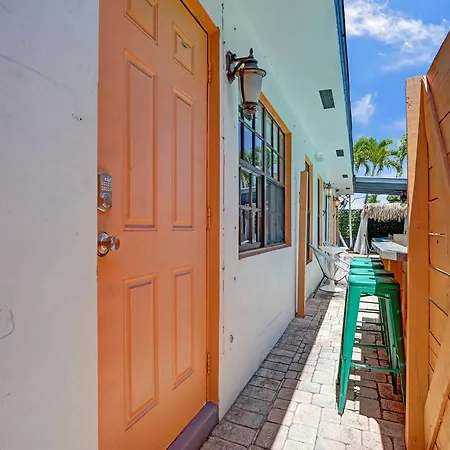 Gaymens Clothing Optional- Poolside 1 Br- Deep Dis Counts For Longer Stays-3