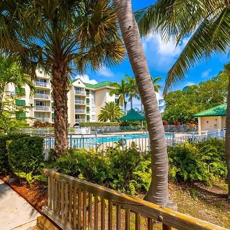 Sunrise Suites - Sea Breeze Suite 101-2