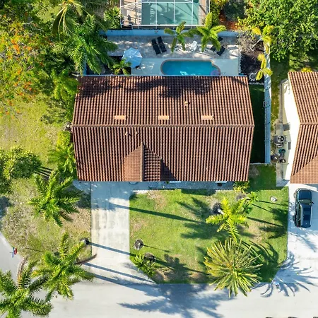Charming Heated Pool Home - 3 Miles To The Beach, Pet And Family Friendly -Available Year Round!-3