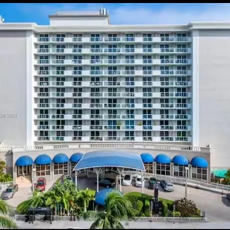 Ramada Plaza By Wyndham Marco Polo Beach Resort-3