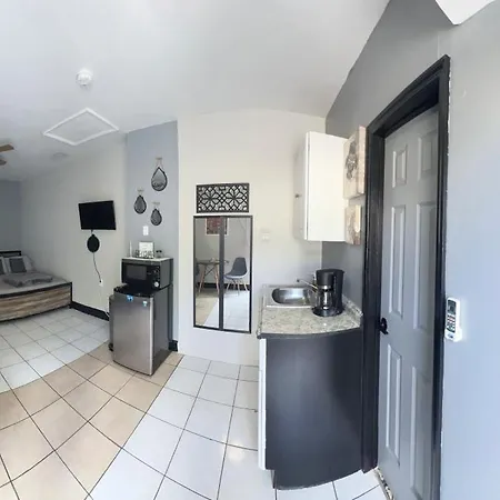 Lovely & Modern Room In Miami-3