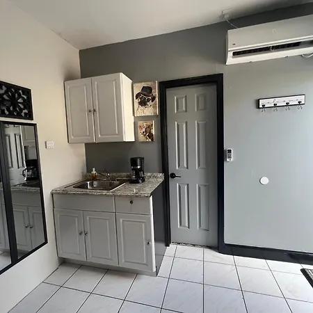 Lovely & Modern Room In Miami-2
