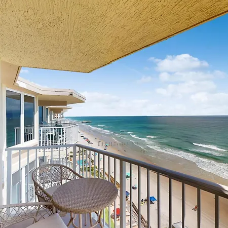 Top Floor At The Shores-2