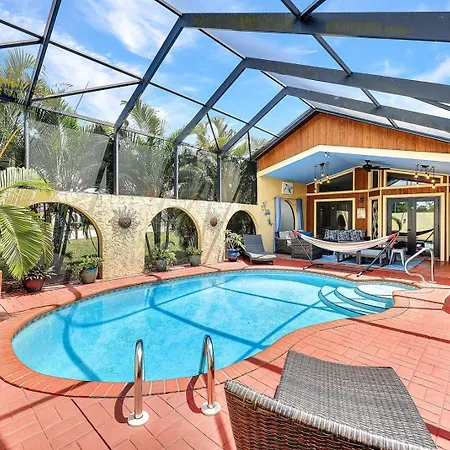 Heated Pool, Sleeps 10, Relaxing Lanai, Near Beaches, Pet Friendly!-3