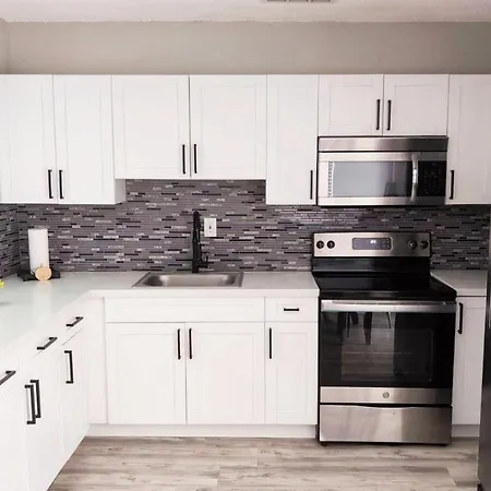 *Beautiful Family House 3 Bd/2 Bathrooms+Backyard*-3