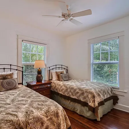 Casa Blanca - Chic Spanish-Style Cottage With Private Courtyard-3