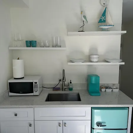 Cozy Studio In The Heart Of The Palm Beach Island-2
