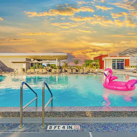 Coolest Apartment Rooftop Pool Hot Tub-3