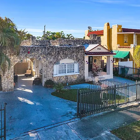 Private Studio In Little Havana-3