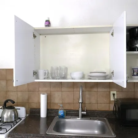 Hallandale Beach Motel With Free Parking And Full Kitchen ! No Extra Fees! Accepting Cash!-2