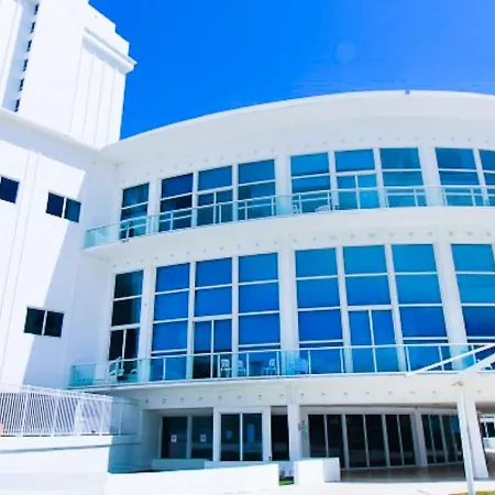 Castle 1733 Ocean View Studio With Direct Beach Access, Pool, Tennis & Free Parking-2