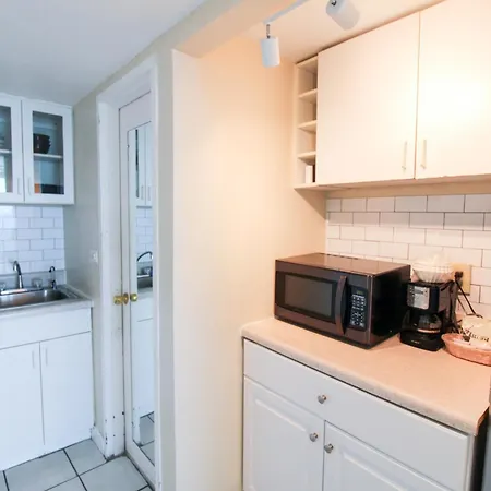Castle 1733 Ocean View Studio With Direct Beach Access, Pool, Tennis & Free Parking-3