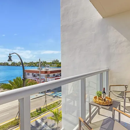 Hollywood Bliss - Near Beach Studio - Rooftop Pool-3