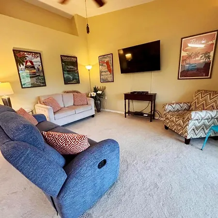 Spacious Golf Club Condo, Membership Available!-2