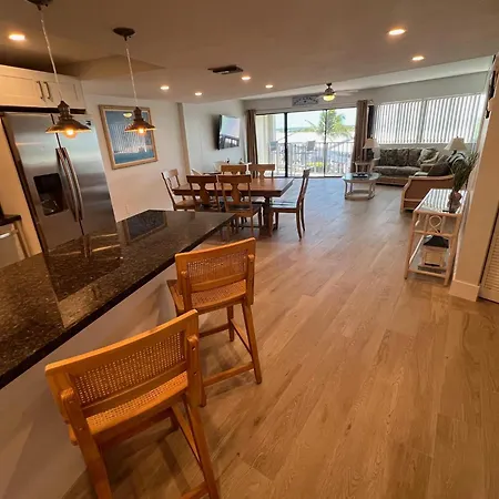 Full Time Lic Mgr - Modern Oceanfront Condo! Beautiful Ocean Views! Beach Resort! 2 King Beds!-2