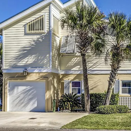 Spacious Beachfront Home W/Deck, Balcony, Central A/C, Washer/Dryer, And Wifi-3
