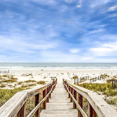 Spacious Beachfront Home W/Deck, Balcony, Central A/C, Washer/Dryer, And Wifi-2