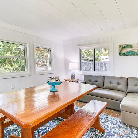 Walk To Crystal River: Home W/ Lanai & Yard!-3
