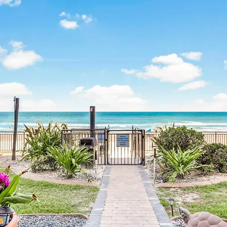 Newly Remodeled Beachfront Studio With Pool-3