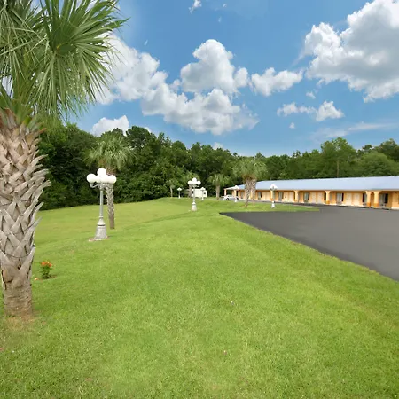 Days Inn By Wyndham Defuniak Springs-3