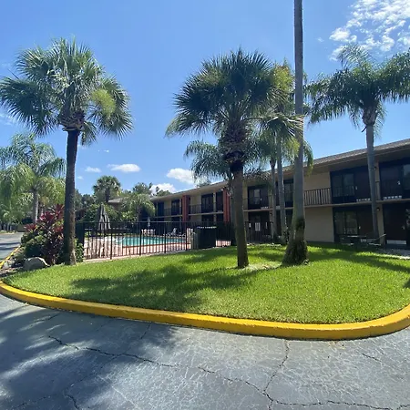 Quality Inn & Suites Orlando Airport-2
