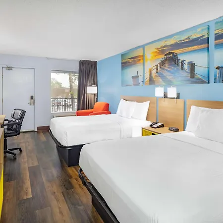 Days Inn By Wyndham Pensacola I-10-3