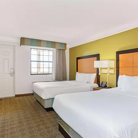 La Quinta Inn By Wyndham Orlando Airport West-3
