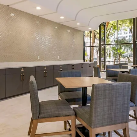 Comfort Inn & Suites Downtown Brickell-Port Of Miami-2