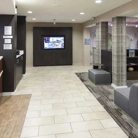 Courtyard By Marriott Pensacola-3