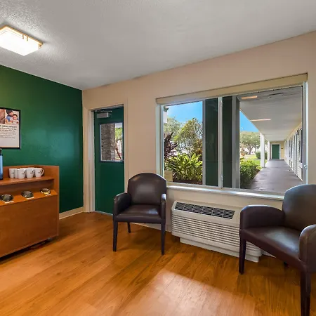 HomeTowne Studios by Red Roof Orlando - UCF Area-3
