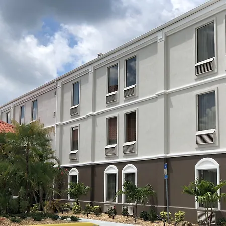 Best Western Plus Bradenton Hotel & Suites-3
