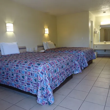 Super 6 Inn & Suites Pensacola-2