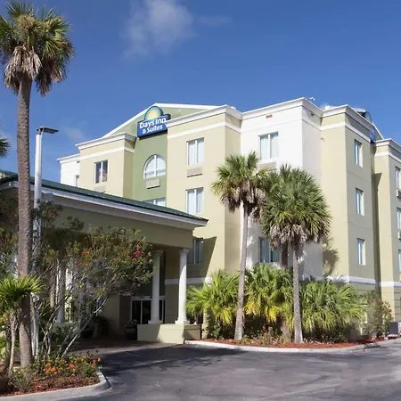 Days Inn & Suites By Wyndham Fort Pierce I-95-2