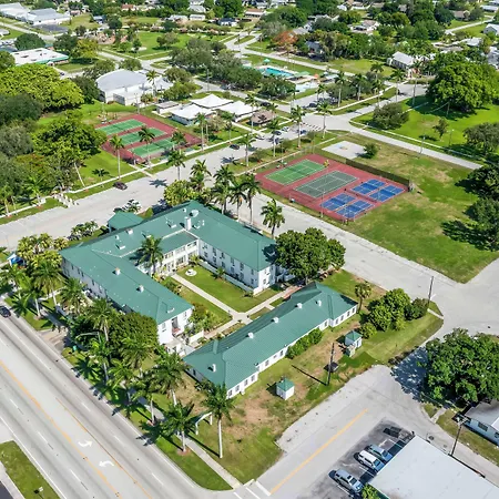 Americas Best Value Inn Historic Clewiston Inn-3