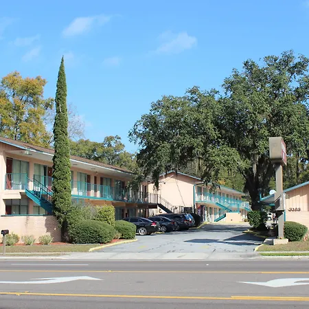 Travelers Inn Gainesville-3