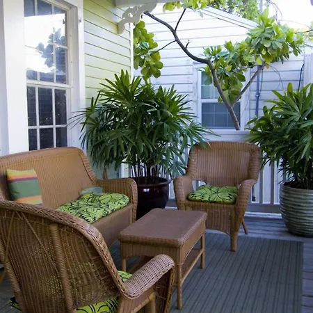 L'Habitation Guesthouse- Adult Exclusive-2