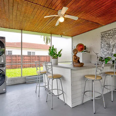 Modern Home, Excellent Location Miami-3