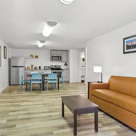 Quality Inn & Suites At Tropicana Field-3