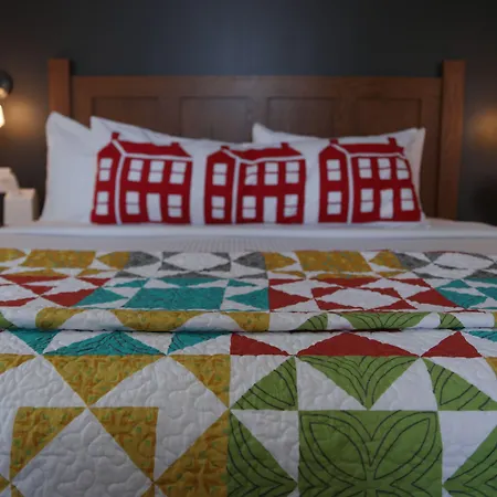 Amelia Schoolhouse Inn-3