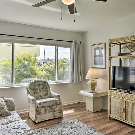 Sunny Cocoa Beach Home Walk To Sea And Attractions!-2