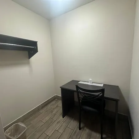 Econo Lodge St Petersburg Central-2