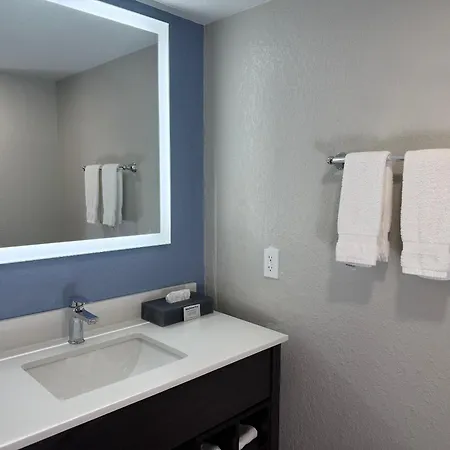 La Quinta By Wyndham St Petersburg-Clearwater-2