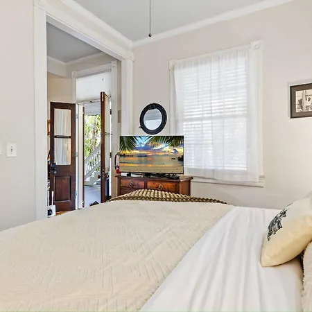 Orchid Bay Condo - Pool - Old Town - Walk To Duval-2