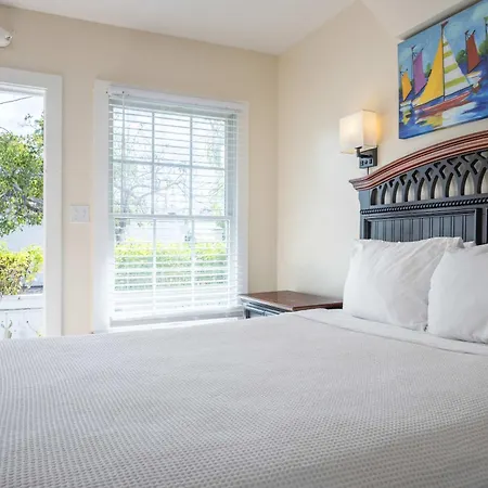 Sea Breeze -Great Location!-3