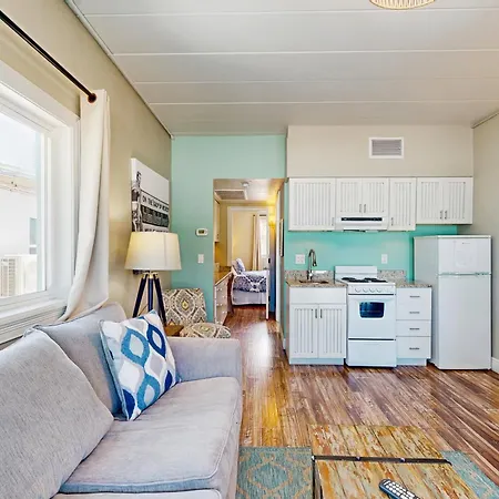 Bungalow Beach Place 8-3