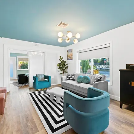 Palms Retreat! Giant Heated Pool-Hottub-Firepit-5Min2Beach-Pets-Ev Chgr-2