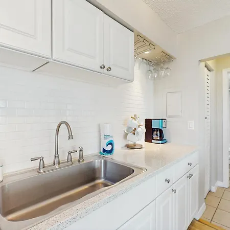 Bay View Inn 202-2