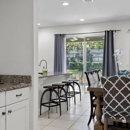 320 Pet Friendly 6BD Villa - PoolSpa-3