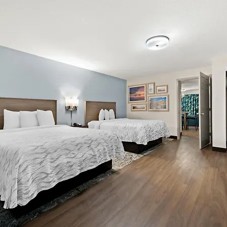 Red Roof Inn Plus+ & Suites Naples Downtown-5Th Ave S-2